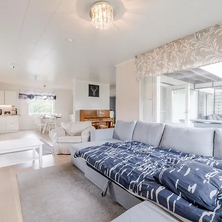 5 Bedroom Family With Sauna Close To Center * Rovaniemi