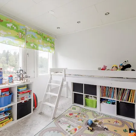 5 Bedroom Family With Sauna Close To Center * Rovaniemi