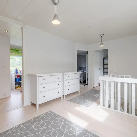5 Bedroom Family With Sauna Close To Center *